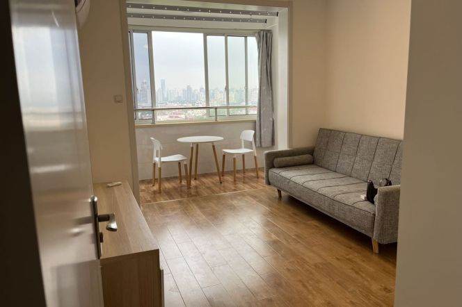 Elegant 1br,high rise with good view,close to Jiaotong,Line 10
