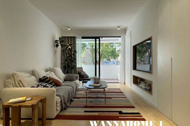 Green Compound+Modern&Spacious&Bright 3Bdrs 2Baths Apt+West Nanjing Rd Metro+Open Balcony