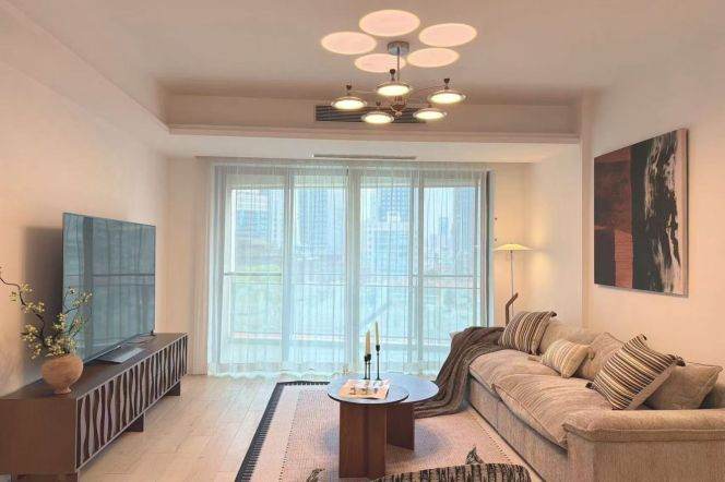 modern 3brs floor heating nice balcony beside line 2,12,13 Taikoo Hui near Park 30K