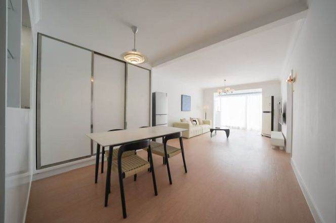 Nice 3br ,2bth, close to Longbaixincun, Line 10