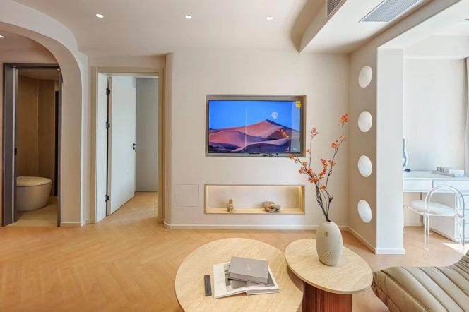  Newly  decorated  1br apt,adjacent to Gubei Community,Line 15