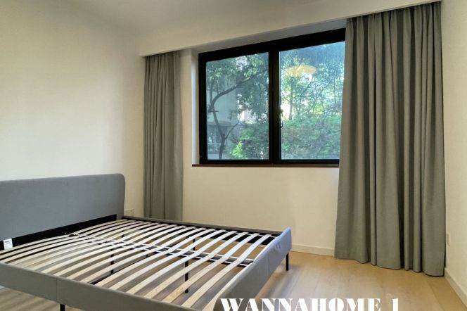 Green Compound+Modern&Spacious&Bright 3Bdrs 2Baths Apt+West Nanjing Rd Metro+Open Balcony