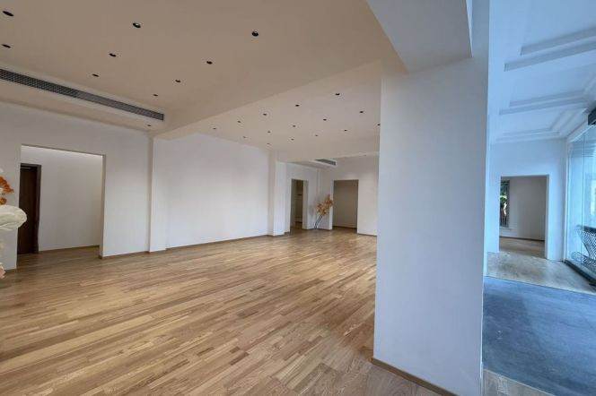 Xujiahui Commercial Area, Shanghai Exhibition / Showroom Space for Lease | 300 sqm