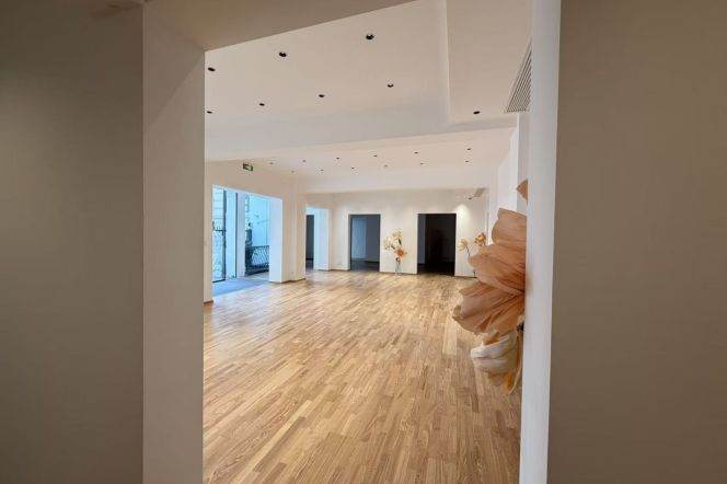 Xujiahui Commercial Area, Shanghai Exhibition / Showroom Space for Lease | 300 sqm