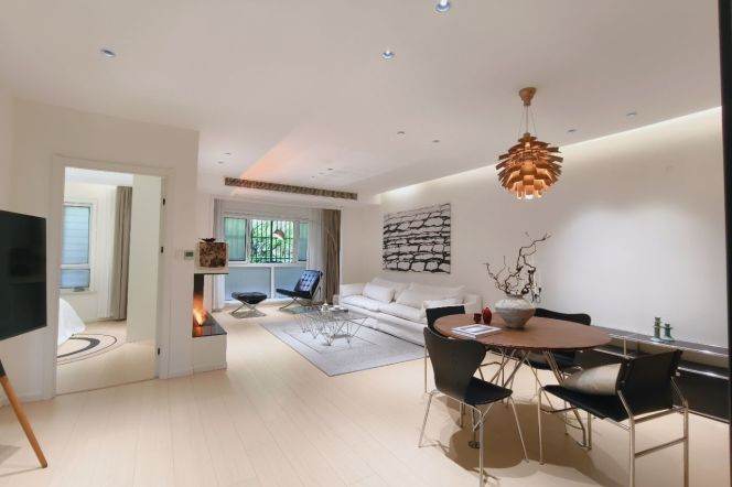 Elevator 1br-Caoxi North Road - 2 minutes to Line 1/4 - Shanghai Indoor Stadium