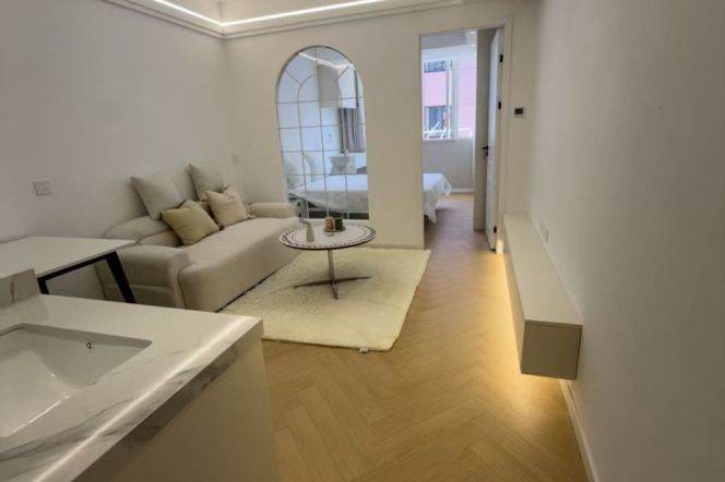 Nice&bright 1br/2lr @jiangsu rd sta 6.8k