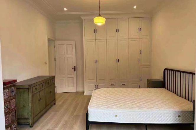 Beautiful high ceiling 2BR APT Roof Terrace 16.5k
