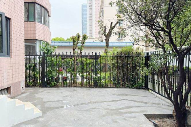 First floor duplex with garden apartment near HuaShan RD