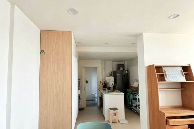Yanping Road - bright 1bed with good view- decent entrance - good vibe neighbourhood-Jing’an Temple 