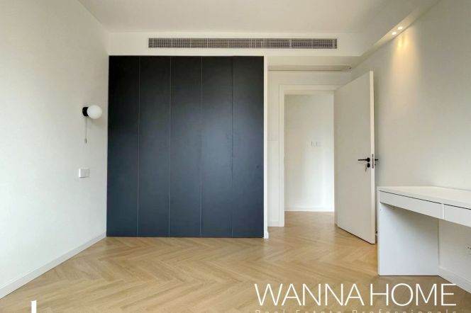 Awesome View+Modern&Really Bright&Spacious 2Bdrs 1Bath Apt+L7 Chang Ping Rd+Super Balcony