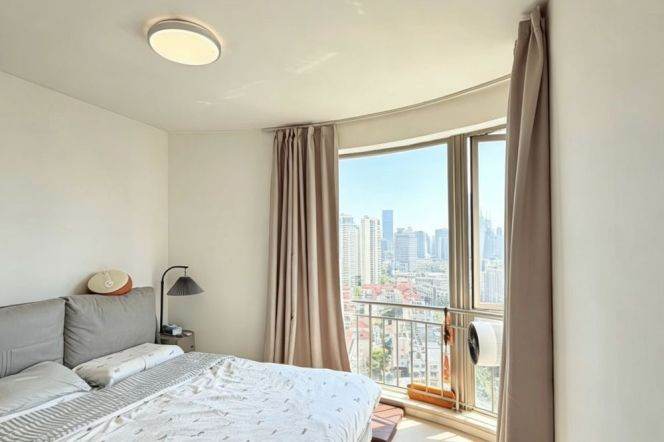 Yanping Road - bright 1bed with good view- decent entrance - good vibe neighbourhood-Jing’an Temple 