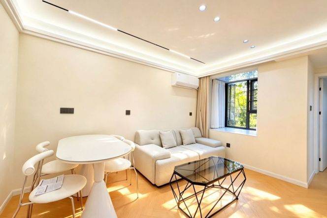 Brand new renovated 1br apt,with green view,close to Line 2