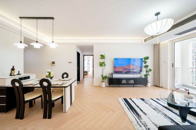 South-Facing 3BR | High Floor | Steps to Metro Line 4/11