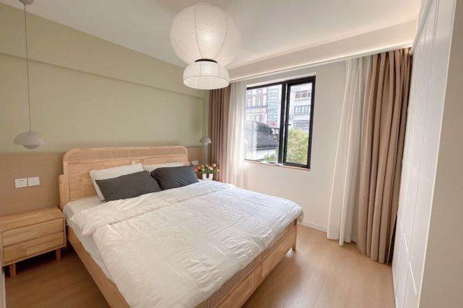 Bright elevator 1br Nr west nanjing road M2/12/13