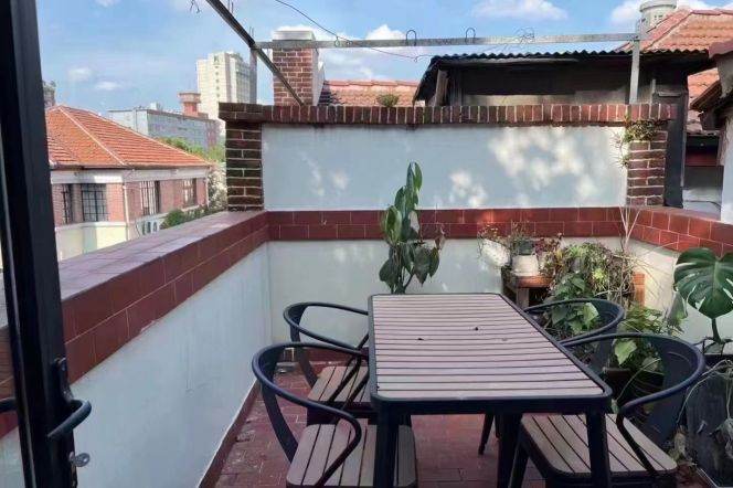 Beautiful high ceiling 2BR APT Roof Terrace 16.5k