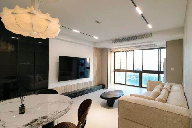 Well Renovated 2BR 2BA High-Floor w/Heating nr Line 6, Lujiazui