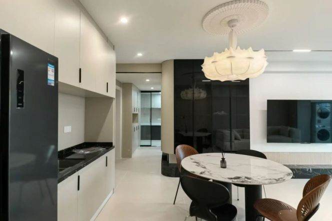 Well Renovated 2BR 2BA High-Floor w/Heating nr Line 6, Lujiazui
