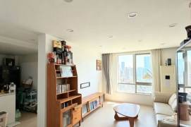 Yanping Road - bright 1bed with good view- decent entrance - good vibe neighbourhood-Jing’an Temple 