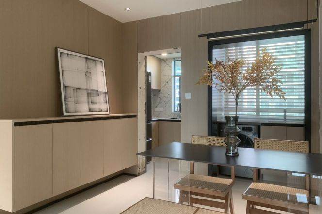 Quality 3BR 2BA High-Floor Apt w/Heating nr Century Park