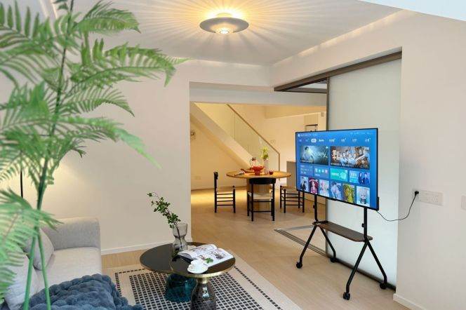 First floor duplex with garden apartment near HuaShan RD