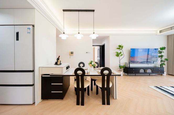 South-Facing 3BR | High Floor | Steps to Metro Line 4/11