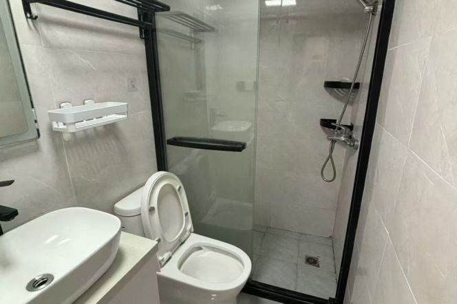 Cozy&bright 1br with yard @weining rd sta 4.3k