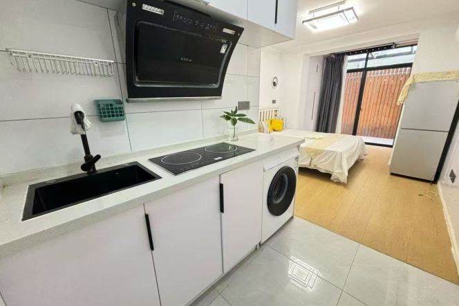 Cozy&bright 1br with yard @weining rd sta 4.3k