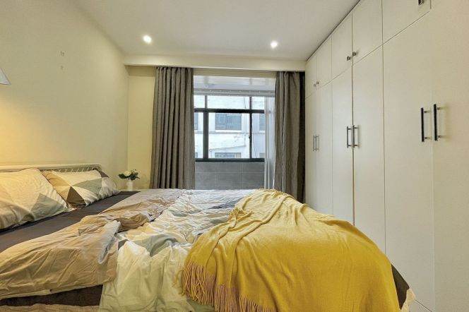 2 brs near L10/L11 jiaotong uni station