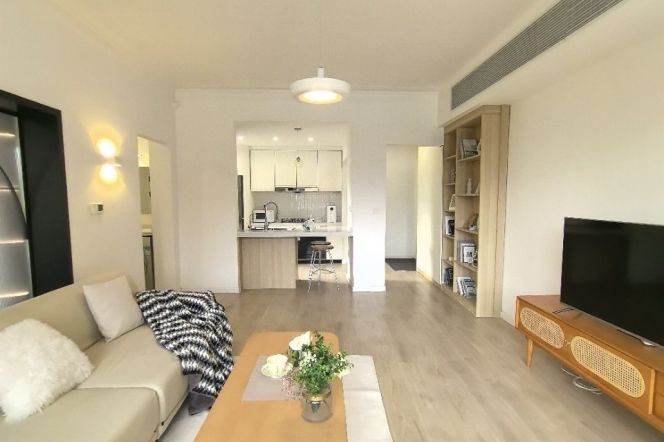 modern big 1 bedroom open balcony floor heating beside IAPM line 1,10,12 only 15.8K
