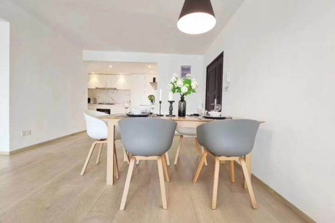  Zhenning rd Huashan rd  Bright 3BR 2BA 140sqm with Balcony, Floor Heating & Modern Kitchen