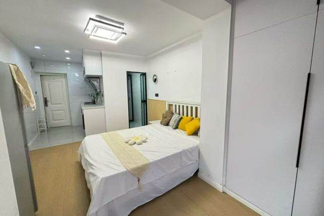 Cozy&bright 1br with yard @weining rd sta 4.3k