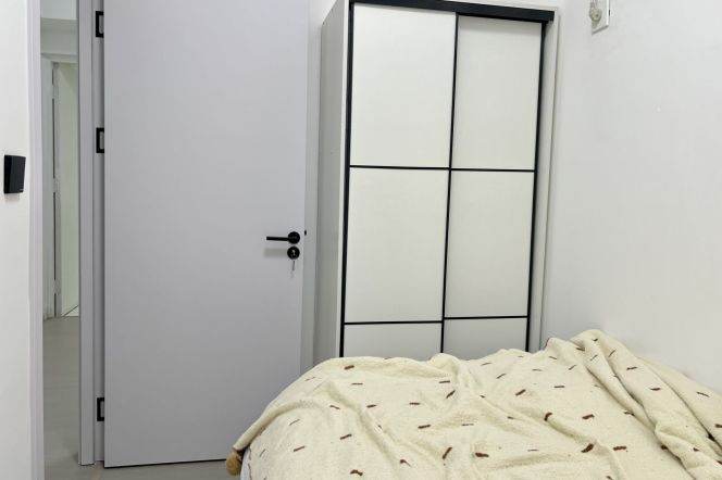 cozy room near Hanzhong rd, just 2 roommates, for international students,long/short terms 