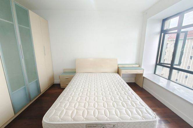 Spacious 2Brs/2Lrs/1Bt apt nr Zhongshan park,M2/3/4/15