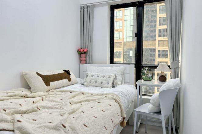 cozy room near Hanzhong rd, just 2 roommates, for international students,long/short terms 
