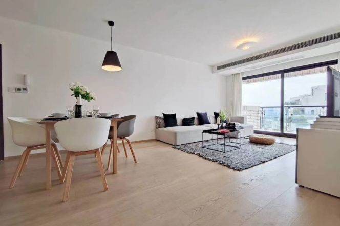  Zhenning rd Huashan rd  Bright 3BR 2BA 140sqm with Balcony, Floor Heating & Modern Kitchen