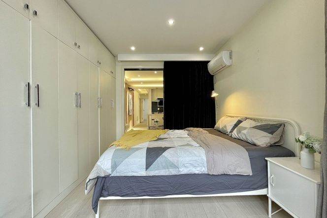 2 brs near L10/L11 jiaotong uni station