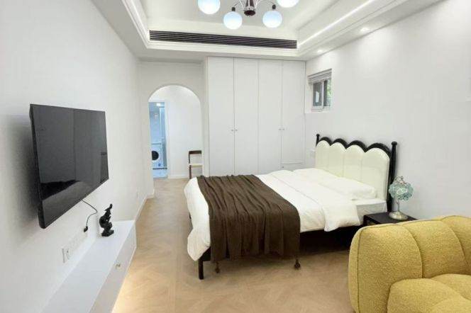 Nice&bright 1br/1lr @west yan’an rd sta 5.3k