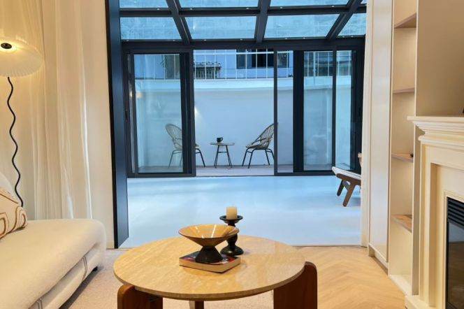 Charming 2-Bed with Sunroom & Private Patio – Prime Fuxing Road M