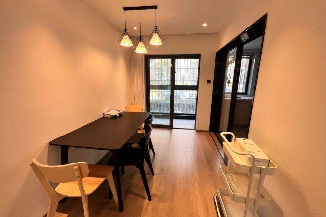 Simple tasty 2br apt close to Korean Town,Line 9