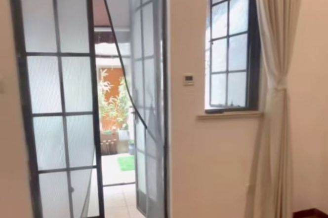 Lovely high ceiling 1 br 1 lr with outdoor yard near line 9/12