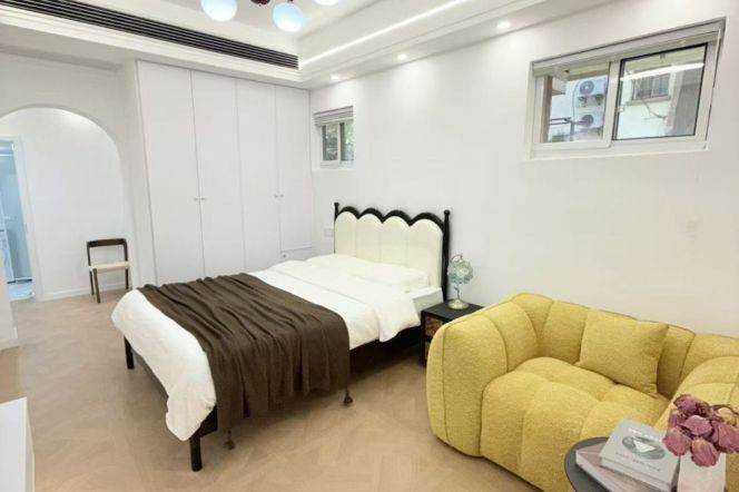Nice&bright 1br/1lr @west yan’an rd sta 5.3k