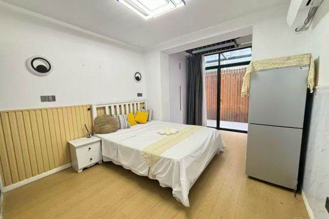 Cozy&bright 1br with yard @weining rd sta 4.3k
