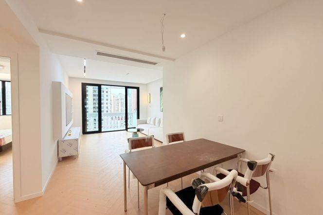 2 Brs, 2 Baths,Balcony, Floor heating, Dish washer, Brand-new Dec, 120 sqm @ Changping metro L7