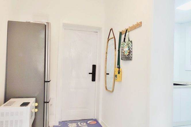 Lovely high rise 1BR with elevator near Longde rd station 