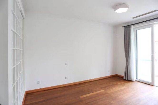4 Brs, 2 Baths, Open Balcony/Floor heating/Oven, 200 sqm @ Shuicheng metro L10
