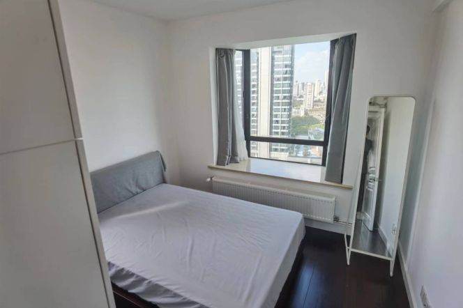 Oriental Paris — High-Floor 3BR with Wall Heating — 25,000 RMB