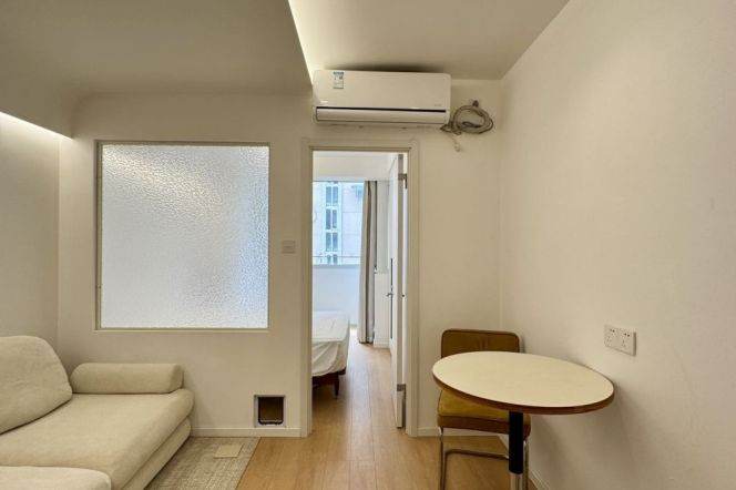 Changping rd/cozy 1BR 1LR/bright room/balcony/brand furniture,@L7