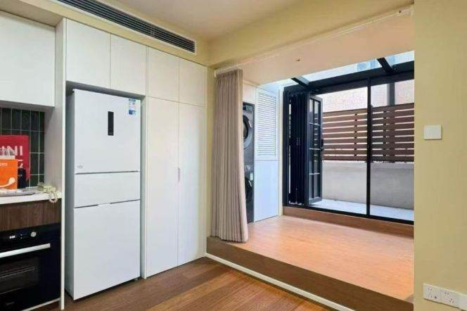 1 Big Br with Private Terrace/Floor heating/Oven, 70 sqm @ Changshu metro L1&7