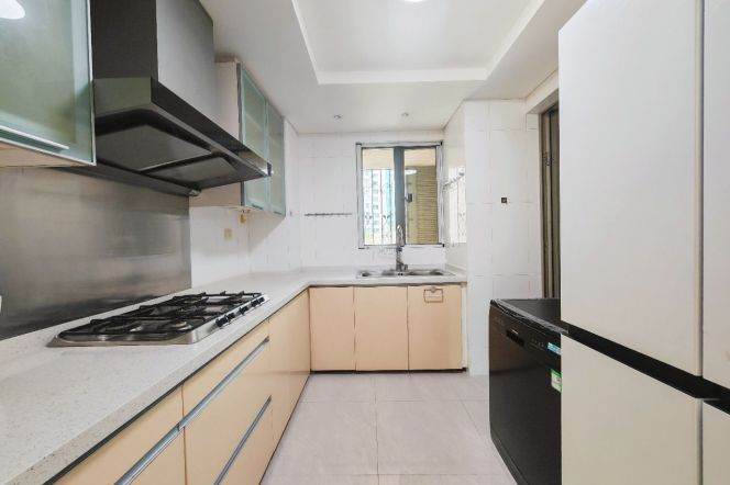 Jing'An Residence — Luxury 3BR with Full Floor Heating — 23,800 RMB