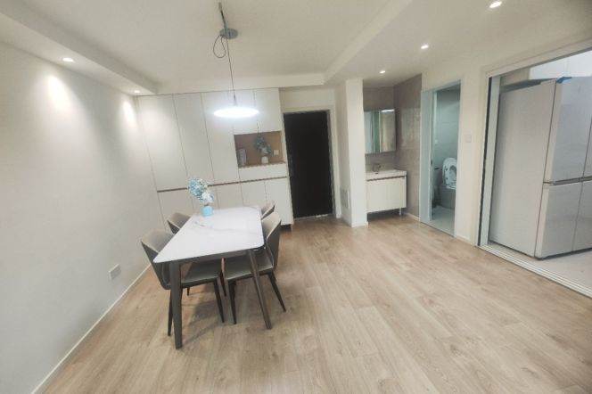 Renovated 1br apt @Xujiahui CBD Line 1/9/11
